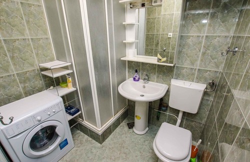 City Center Apartment | Holiday apartment with air conditioning and terrace