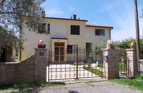 Fazana Apartment | Holiday apartment with barbecue in the garden