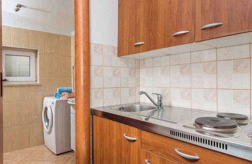 Opric Apartment | Holiday apartment with barbecue and garden