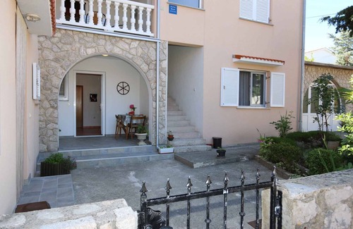 Silo Apartment | Holiday apartment with balcony and air conditioning