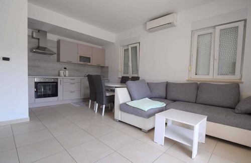 Municipality of Omisalj Apartment | Holiday apartment with balcony and wifi