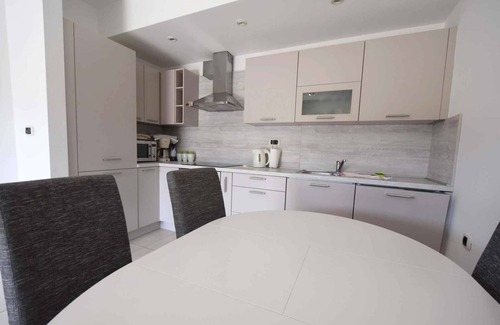 Municipality of Omisalj Apartment | Holiday apartment with balcony and wifi