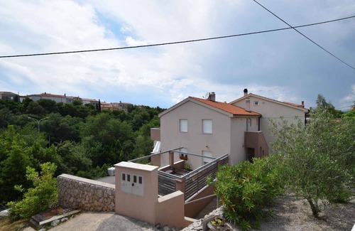 Municipality of Omisalj Apartment | Holiday apartment with balcony and wifi