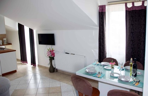 Sibenik Apartment | Holiday apartment with balcony and air conditioning