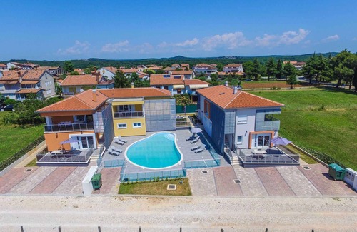 Funtana Apartment | Holiday apartment with pool and balcony