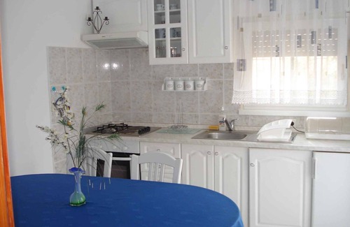Vinisce Apartment | Holiday apartment with sea view 60 m from the beach