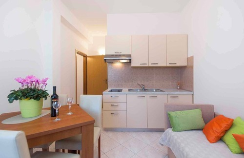 Plomin Apartment | Holiday apartment with 3 bathrooms, barbecue and children's playground