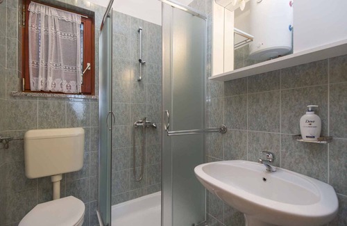 Plomin Apartment | Holiday apartment with 3 bathrooms, barbecue and children's playground