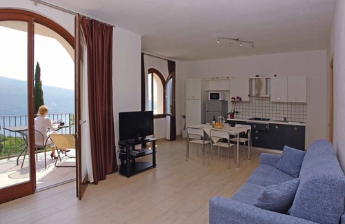 Gardola Apartment | Holiday apartment with view onto Lake Garda