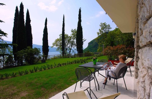 Gardola Apartment | Holiday apartment with view onto Lake Garda