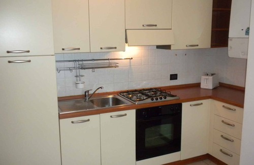 Montioni Apartment | Holiday apartment with private garden in a convenient location to the lake