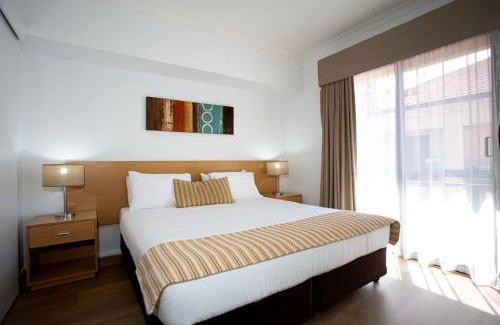 Northbridge Apartment | Holiday Apartment with Pool and WiFi