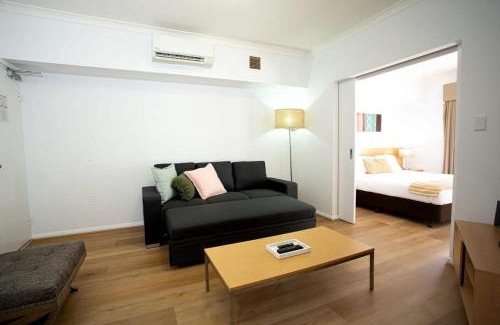 Northbridge Apartment | Holiday Apartment with Pool and WiFi