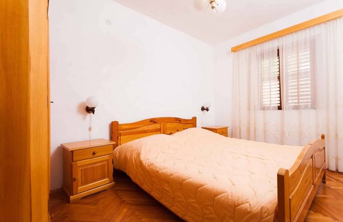 Smokvica Apartment | Holiday apartment with sea view and balcony only 50 m from the beach