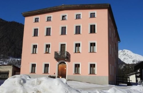 Zernez Apartment | Holiday apartment Zernez for 2 - 5 persons with 3 bedrooms - Holiday apartment in a farmhouse