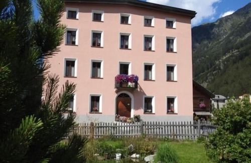 Zernez Apartment | Holiday apartment Zernez for 2 - 5 persons with 3 bedrooms - Holiday apartment in a farmhouse