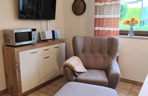 Balve Apartment | Holiday Apartment 'Zum Plauderbaum' with Private Terrace, Private Garden and Private Outdoor Whirlpool