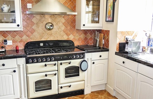 Crieff Cottage | 🌺Holiday Cottage Crieff - Sleeps 6, country oasis, where memories are made ! 🌸