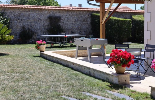 Romans Villa | Holiday cottage(Shelter) with swimming pool near the Swamp from Poitou classified " Big site of France ".
