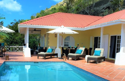 Jennings Villa | HOLIDAY DISCOUNTS! PANORAMIC SEA VIEWS! LUXURY, POOL, OVERLOOKS JOLLY HARBOUR.