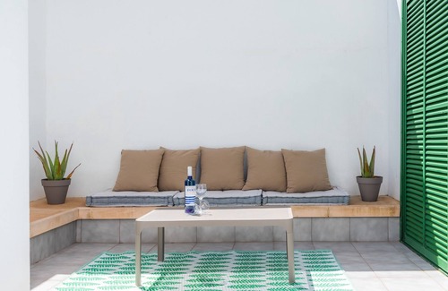 Colonia de Sant Pere Ski Chalet | Holiday Home "Can Roig Loft" with Mountain View, Wi-Fi, Balcony, Terrace & Garden