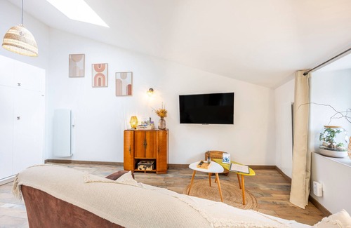 Saint-Hilaire-le-Vouhis House | Holiday Home 'Les Gats' with Wi-Fi