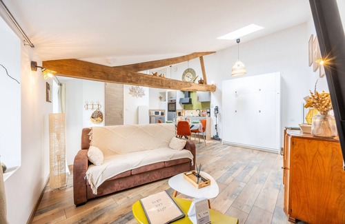 Saint-Hilaire-le-Vouhis House | Holiday Home 'Les Gats' with Wi-Fi
