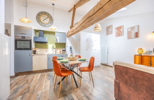 Saint-Hilaire-le-Vouhis House | Holiday Home 'Les Gats' with Wi-Fi