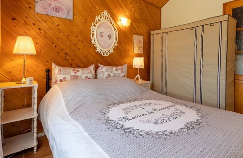Saint-Sulpice-de-Royan House | Holiday Home 'Maison charentaine proche Royan' with Terrace & Wi-Fi