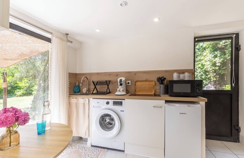 Vesseaux House | Holiday Gîte 'T1 Ardeche Vesseaux' with Mountain View, Shared Garden & Wi-Fi