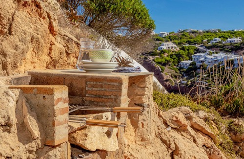 Ciutadella de Menorca House | Holiday Home "Vacaciones en Cala Morell" Pet-Friendly, with Sea View and Garden