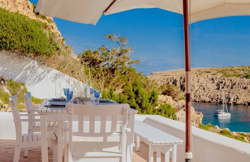Ciutadella de Menorca House | Holiday Home "Vacaciones en Cala Morell" Pet-Friendly, with Sea View and Garden