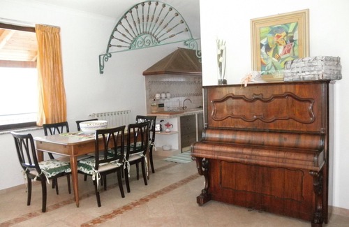 Pimonte House | holiday home a few km from the Sorrento peninsula with garden and parking space