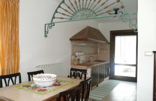 Pimonte House | holiday home a few km from the Sorrento peninsula with garden and parking space