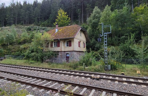Am Bach House | Holiday Home 'Bahnwärterhaus' with Private Garden