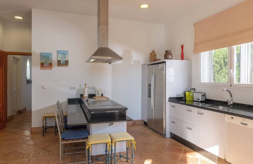 Benalup-Casas Vieja House | Holiday Home 'Iris' with Private Pool, Wi-Fi and Air Conditioning