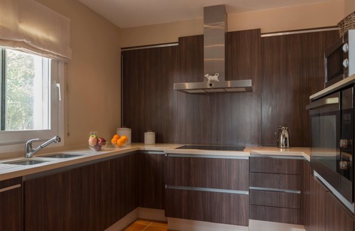Benalup-Casas Vieja House | Holiday Home 'Petunia' with Private Pool, Wi-Fi and Air Conditioning