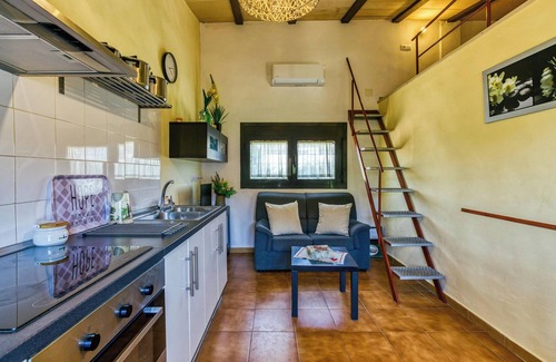 Torroella de Montgri Apartment | Holiday Home 'Castell del Montgrí Amunt' with Mountain Views and Wi-Fi