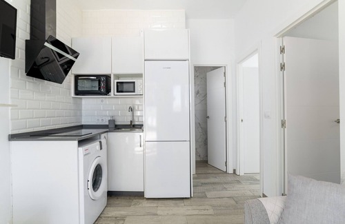 San Ambrosio House | Holiday Home 'Apartamentos La Esencia Del Sur B' with Shared Pool, Wi-Fi and Air Conditioning