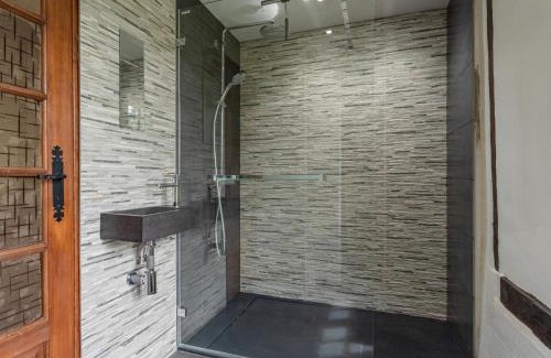 Saint-Georges-du-Mesnil House | Holiday Home La Chaumière by Interhome