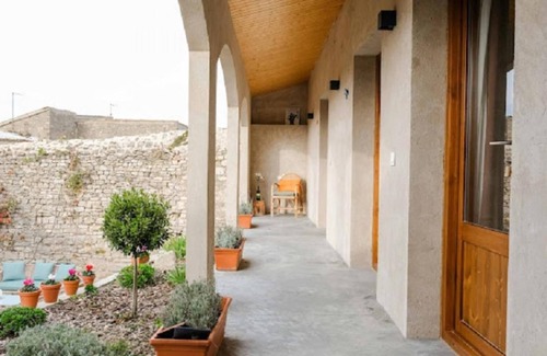 L'Ametlla de Segarra House | Holiday Home 'Comalats' with Private Pool, Private Terrace and Wi-Fi
