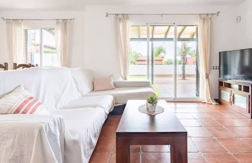Riba-roja de Turia Ski Chalet | Holiday Home and Remote Work, 20 min From Valencia