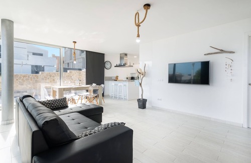 Son Serra de Marina House | Holiday Home 'Es Mollet' with Sea Views, Private Pool and Wi-Fi