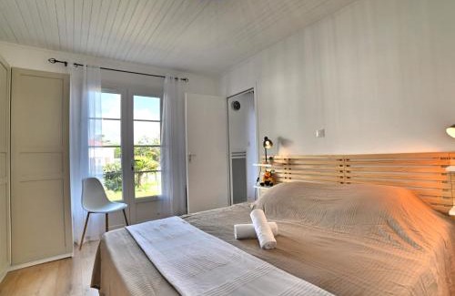 Saint-Pierre-d'Oleron House | Holiday Home Les Cariatides by Interhome