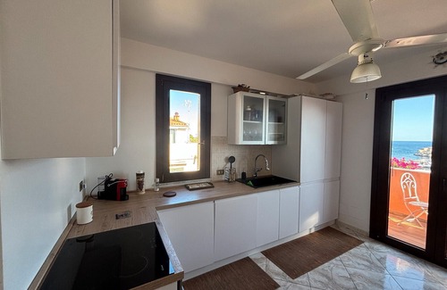 Isola delle Femmine Apartment | Holiday Home 'Sumarè' with Sea View, Wi-Fi and Air Conditioning
