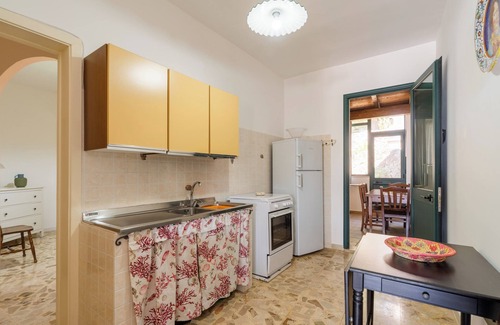 Marina di Marittima House | Holiday Home Casa Vacanza Nilde close to the Beach with Sea View & Garden