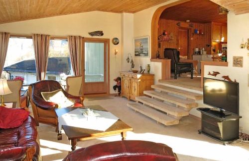 Farsund House | Holiday Home Åptafjorden by Interhome