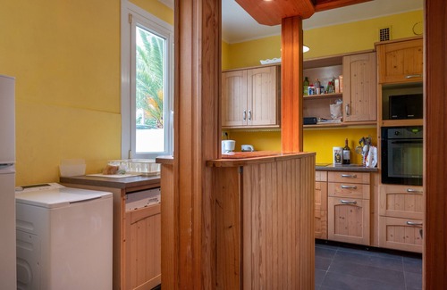 Larmor-Plage House | Holiday Home '50m De La Plage' with Private Terrace, Private Garden and Wi-Fi