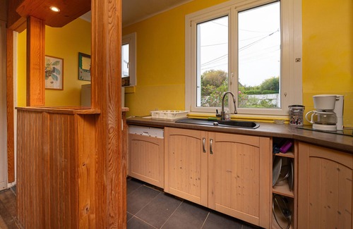 Larmor-Plage House | Holiday Home '50m De La Plage' with Private Terrace, Private Garden and Wi-Fi