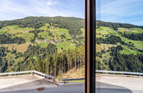 Hainzenberg House | Holiday Home 'A Nett’s Nest' with Mountain View, Shared Terrace and Wi-Fi